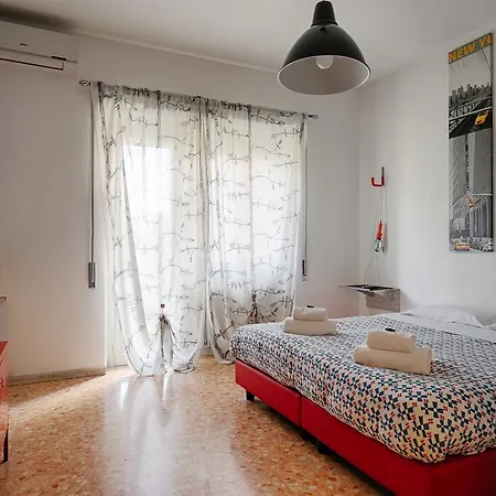 Art & Industry Bed and breakfast 2*