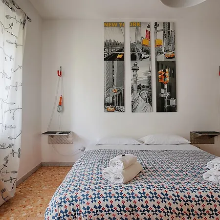 Art & Industry Bed and breakfast 2*